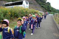 秋の遠足は海南の「わんぱく公園」に行きました。